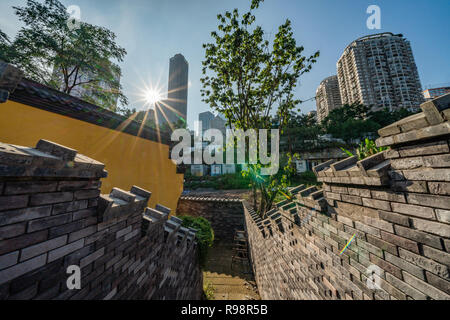 CHONGQING CINA - 19 settembre: architettura tradizionale Cinese a Xia Hong Xue vicolo che presenta alcuni degli edifici più antichi della città su Septembe Foto Stock