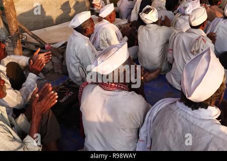 Gli agricoltori impoveriti dal nello Stato di Maharashtra partecipando a una politica dei rally a Azad Maidan, Mumbai, India, un popolare punto di raduno in Mumbai Foto Stock