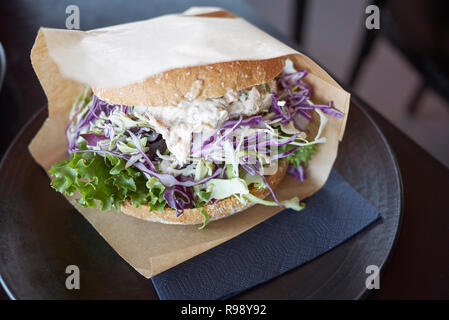 Sandwich con un rillette a freddo affumicato e hot-salmone affumicato Foto Stock