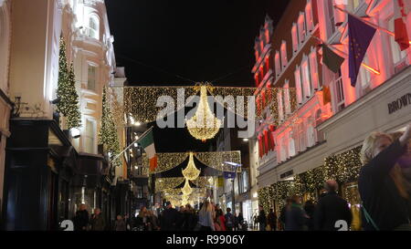 Grafton Street a Dublino in Irlanda al tempo di Natale. Shopping di Natale di Grafton Street a Dublino. Foto Stock