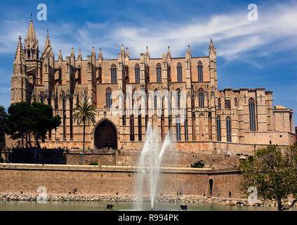 PALMA DI MAIORCA, SPAGNA - 23 MAGGIO 2018: Vista della cattedrale di Palma (Catedral de Santa María de Palma de Mallorca) Foto Stock