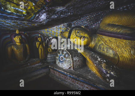 Dambulla tempio nella grotta o Tempio d'Oro di Dambulla, Sito del Patrimonio Mondiale in Sri Lanka Foto Stock