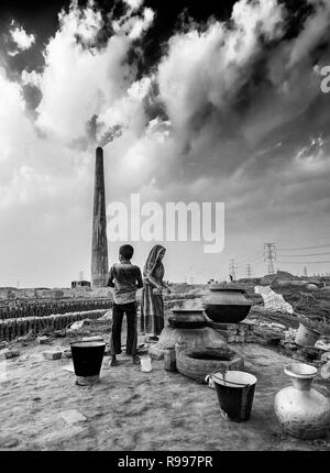 Cucina aperta nel forno di mattoni Foto Stock