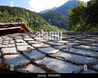 Tetti in ardesia in Verrand, Valle d'Aosta - Italia Foto Stock