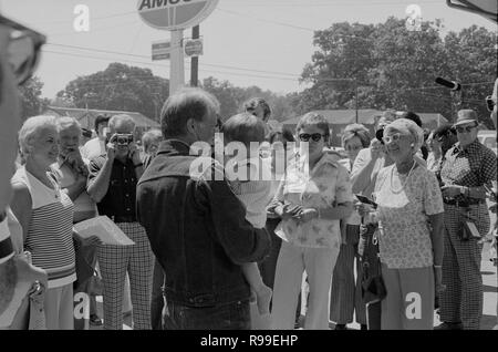 Jimmy Carter fa una campagna stop nella sua città natale di pianura, Georgia. 1976 Sett. 10 Foto Stock