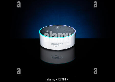 Amazon Eco Dot White Foto Stock