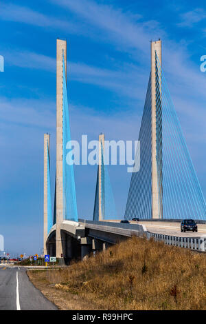 Bethany Beach, DE, Stati Uniti d'America - 18 Aprile 2015: La Indian River Bridge di ingresso nel Delaware al litorale atlantico. Foto Stock