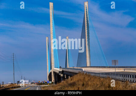 Bethany Beach, DE, Stati Uniti d'America - 18 Aprile 2015: La Indian River Bridge di ingresso nel Delaware al litorale atlantico. Foto Stock