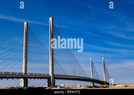 Bethany Beach, DE, Stati Uniti d'America - 15 Aprile 2015: La Indian River Bridge di ingresso nel Delaware al litorale atlantico. Foto Stock