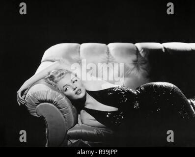 Pellicola originale titolo: IL PRINCIPE E LA SHOWGIRL. Titolo inglese: IL PRINCIPE E LA SHOWGIRL. Anno: 1957. Direttore: Laurence Olivier. Stelle: MARILYN MONROE. Credito: WARNER BROTHERS / Album Foto Stock