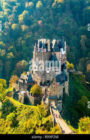 Castello Eltz in autunno. Germania Foto Stock