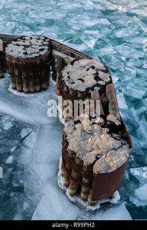Inverno il ghiaccio sul Calumet River vicino 92Street a Chicago, Illinois Foto Stock