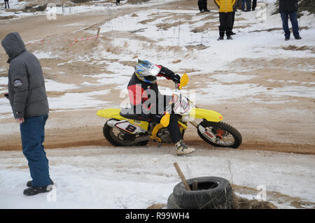 Kovrov, Russia. Il 22 febbraio 2014. Inverno motocross competizioni nel complesso sportivo Motodrom Foto Stock