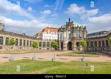 Il Glockenspielpavillon (carillon) Pavilion in the Zwinger un famoso palazzo di Dresda, in Germania. Foto Stock