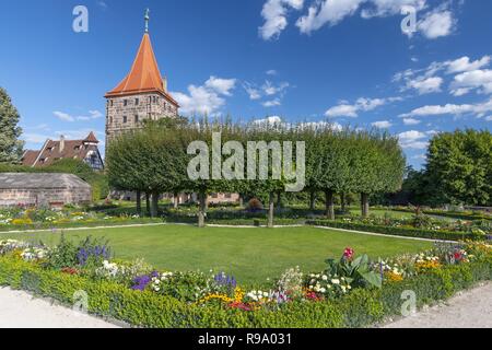 Il giardino del castello nel bastione inferiore, il Castello Imperiale e Tiergartnertor, Norimberga, Franconia, Baviera, Germania. Foto Stock