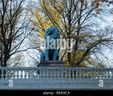 Berlino, Wannsee. Flensburg Lion. Copia di zinco di scultura da scultore danese Hermann Wilhelm Bissen commemora la vittoria danese nel 1850. Foto Stock