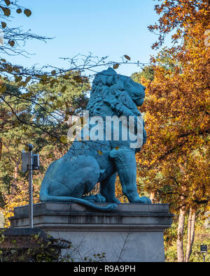 Berlino, Wannsee. Flensburg Lion. Copia di zinco di scultura da scultore danese Hermann Wilhelm Bissen commemora la vittoria danese nel 1850. Foto Stock