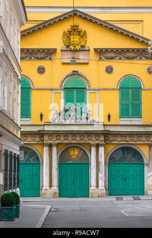 Vienna Theater an der Wien, vista la Papageno Gate del Theater an der Wien - l'originale Vienna opera house nel quartiere di Mariahilf. Foto Stock