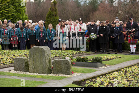 Lockerbie, Scotland, Regno Unito. Il 21 dicembre, 2018. Attentato di Lockerbie trentesimo anniversario corona che stabilisce nel Giardino della Rimembranza a Dryfesdale cimitero, Lockerbie, Scozia, UK Credit: Allan Devlin/Alamy Live News Foto Stock