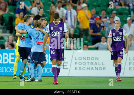 Il 21 dicembre 2018, pennino Stadium, Perth, Australia; una lega calcio, Perth Gloria rispetto a Sydney FC; Sydney FC giocatori celebrare la loro vittoria 2-1 su Perth gloria Foto Stock