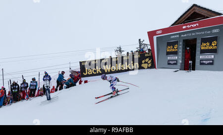 Courchevel, Francia. Il 21 dicembre 2018, Courchevel, Francia. Tessa Worley terzo posto sul podio a Courchevel Coppa del Mondo di sci femminile Slalom Gigante Credito: Fabrizio Malisan/Alamy Live News Foto Stock