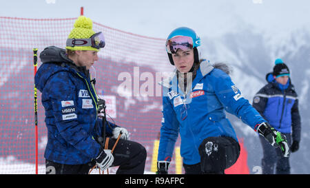 Courchevel, Rhone Alpes, Francia, 21 dicembre 2018, Mikaela Shiffrin di USA vince Courchevel Ladies Slalom Gigante Audi FIS Coppa del Mondo di Sci Alpino 2019 Foto Stock