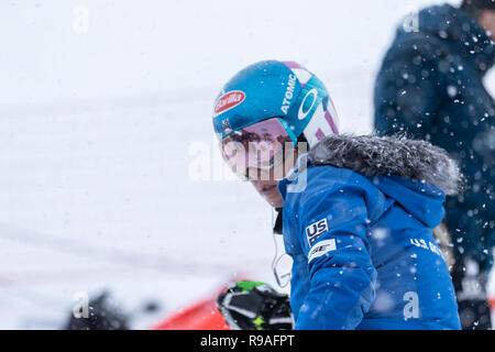 Courchevel, Rhone Alpes, Francia, 21 dicembre 2018, Mikaela Shiffrin di USA vince Courchevel Ladies Slalom Gigante Audi FIS Coppa del Mondo di Sci Alpino 2019 Foto Stock