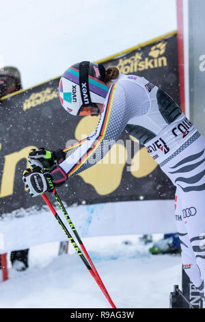 Courchevel, Rhone Alpes, Francia, 21 dicembre 2018, Viktoria Rebensburg della Germania il 2° posto in signore Slalom Gigante Audi FIS Coppa del Mondo di Sci Alpino 2019 Foto Stock