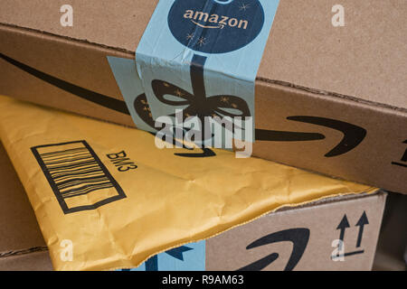 Vancouver, British Columbia, Canada. Xxi Dec, 2018. Pacchetti da Amazon. Credito: Bayne Stanley/ZUMA filo/Alamy Live News Foto Stock