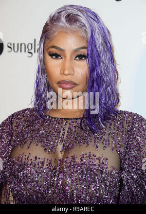 (FILE) Nicki Minaj rinominato il suo tour per 'l'Nicki WRLD Tour' e futuro sostituito con succo WRLD. Nicki Minaj ha finalmente svelato i dettagli che circondano il suo imminente tour mondiale "Nicki WRLD Tour'. Nicki ha scambiato la rap superstar futuro con Chicago star del rap WRLD succo e lei ha sapientemente rinominato la gita da 'NickiHndrxx' a 'L'Nicki WRLD Tour'. MANHATTAN, NEW YORK CITY, NY, Stati Uniti d'America - 06 settembre: Rapper Nicki Minaj indossando un Pamella Roland arriva vestito al Daily fila anteriore di Moda 2018 Media Awards che si è tenuto presso il Park Hyatt New York il 6 settembre 2018 a Manhattan, New York City, Foto Stock