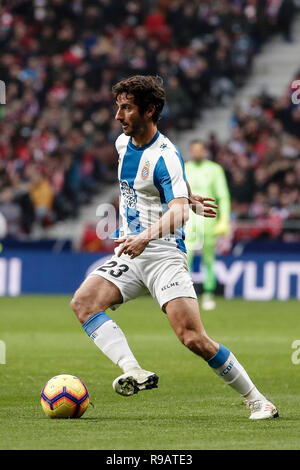 Wanda Metropolitano, Madrid, Spagna. 22 Dic, 2018. La Liga calcio, Atletico Madrid contro Espanyol; Esteban Granero (Espanyol) controlla il credito a sfera: Azione Plus sport/Alamy Live News Foto Stock