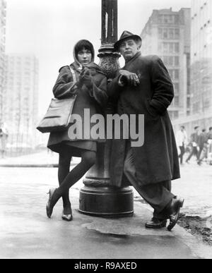 Pellicola originale titolo: DUE PER L'altalena. Titolo inglese: due per l'altalena. Anno: 1962. Regista: ROBERT WISE. Stelle: Robert Mitchum; SHIRLEY MACLAINE. Credito: United Artists / Album Foto Stock