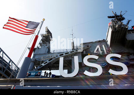 Stati Uniti, California, San Diego, parti della storica naval portaerei nell'USS Midway Museum Foto Stock