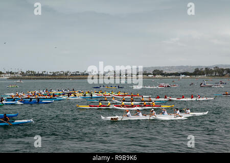 Stati Uniti, California, San Diego, team fila uno contro l'altro in vacanza Isola, Mission Bay Park Foto Stock