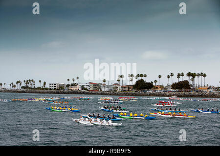 Stati Uniti, California, San Diego, team fila uno contro l'altro in vacanza Isola, Mission Bay Park Foto Stock