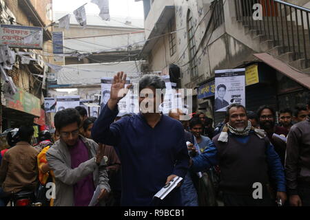 Dacca in Bangladesh. Sinistra Alleanza Democratica Zonayed candidato Saki prendere parte in una campagna elettorale in anticipo di elezioni generali a Dhaka, nel Bangladesh sul dicembre 20, 2018. Più di cento milioni di persone sono attese per il loro voto alle prossime elezioni generali che si terranno il 30 dicembre 2018. Foto Stock