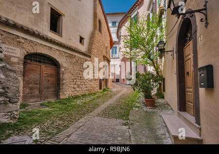 Vicolo San Fillippo, Vicolo nel centro storico di Trevi, Umbria, Italia Foto Stock