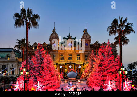 La Francia. Principato di Monaco (98). Decorazione di natale nella parte anteriore del Casinò di Monte Carlo Foto Stock