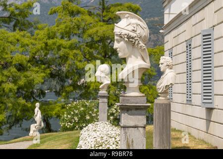 Erma di Athena nel giardino all'italiana di Villa Melzi a Bellagio, Italia. Foto Stock