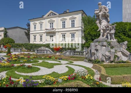 La scultura di Anchise da suo figlio Enea dalla combustione Troy, Mirabell Palace in Mirabellgarten (giardini Mirabell, Salisburgo, Austria. Foto Stock