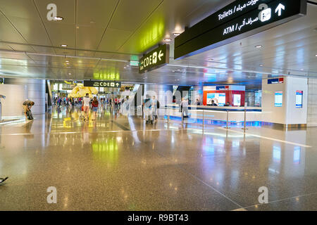 DOHA, QATAR - circa maggio, 2017: all'interno di Hamad Aeroporto Internazionale di Doha la capitale del Qatar. Foto Stock