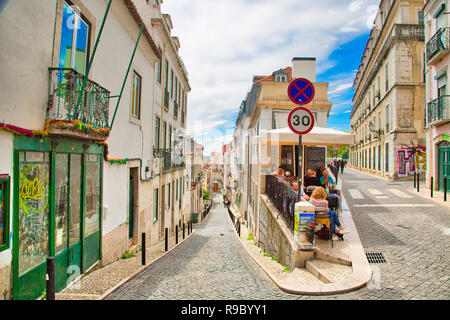 Lisbona, Portugal-October 2017: angolo alla moda ristorante a Lisbona centro storico vicino Bairro Alto quartiere Foto Stock