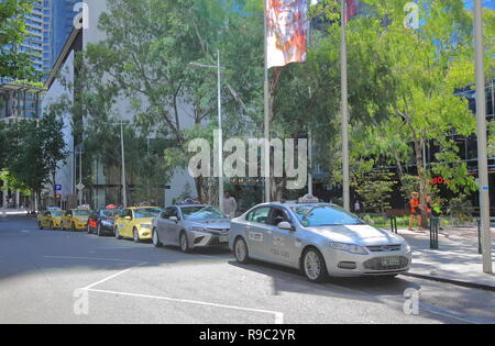 Un servizio taxi per i passeggeri nel centro di Melbourne in Australia Foto Stock