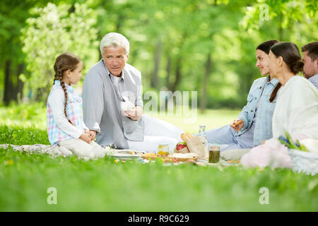 Picnic sulla giornata di sole Foto Stock