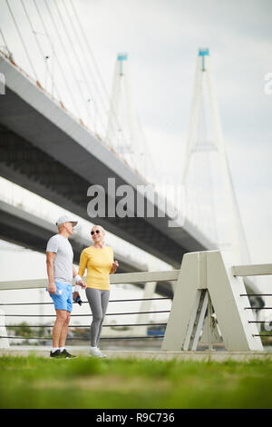 Corsi di formazione per gli anziani all'aperto Foto Stock