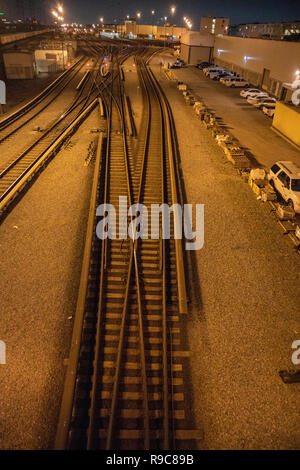 I binari della ferrovia nel centro cittadino di Los Angeles, California, Stati Uniti d'America Foto Stock