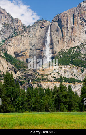 Yosemite Falls nel Parco Nazionale di Yosemite Foto Stock