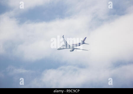 Licciana Nardi, Italia - 14 dicembre 2018: HS-THF Airbus A350-900 di Thaiairway TG105. Il decollo dall aeroporto di Chiangmai a Bangkok. Foto Stock