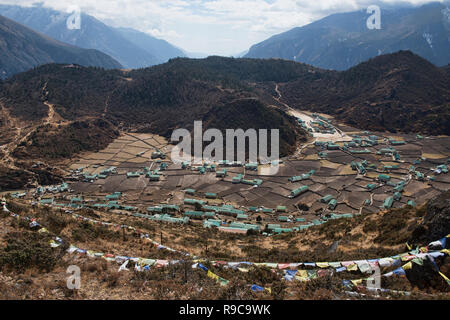 Il villaggio Sherpa di Khumjung, Everest regione, Khumbu, in Nepal Foto Stock