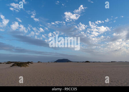 Vista la mattina di Corralejo Beach in Fuerteventura, Isole Canarie, Spagna Foto Stock